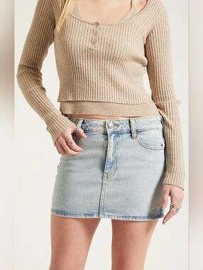 PacSun Bella Stretch Light Indigo Mid Rise Denim Mini Skirt – Size 27 (04) – NWT